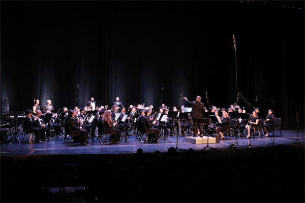 MWE Concert Full Stage web
