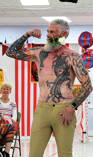 Circus Tattoo Man w Ropa Rose web